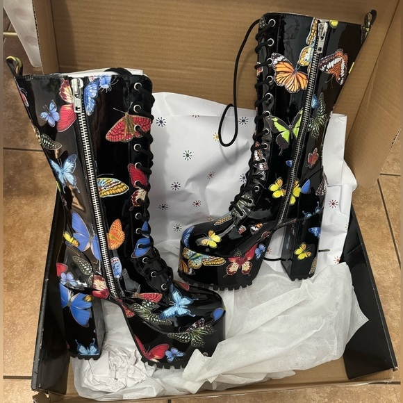 dELiA*s Shoes - dELiA*s Dolls Kill Whisper It Platform Lace Up Boots.  Sz 9M